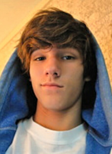 MarkGrayLewis's profile picture. Little brother to @DownworldShadow. I'm planning to be a shadow hunter like her and my mom. With the beautiful  @__Niicollee__  #InTraining #HalfVamp {RP/AU}