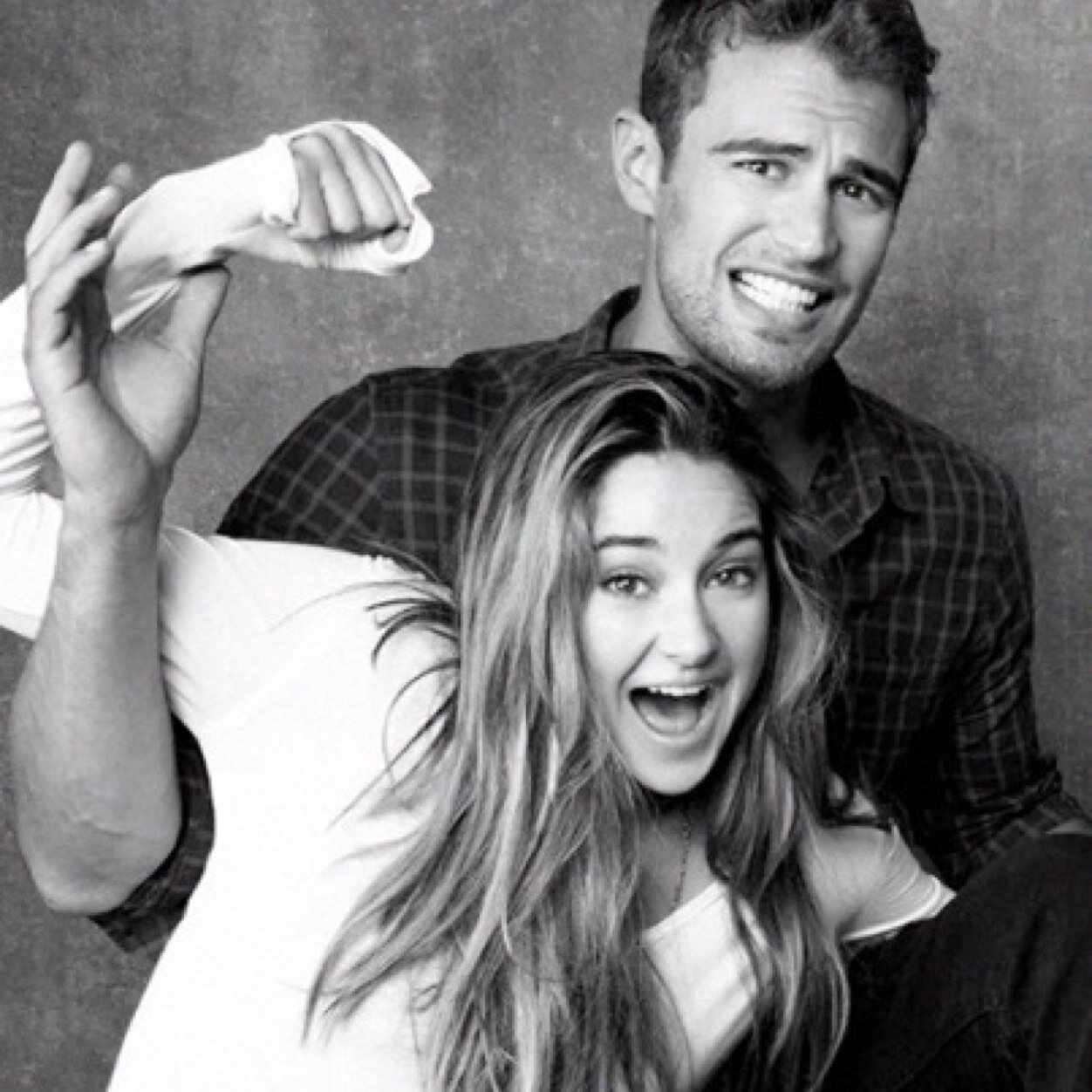 Hi there! Well i'm a 16 year old girl who's kind of obsessed with Divergent and the Hungergames
