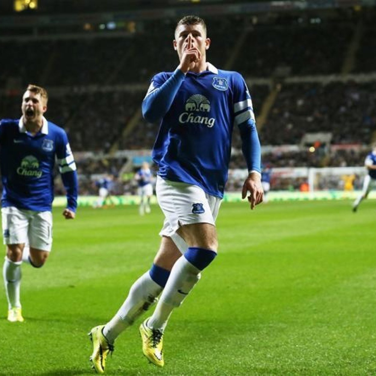 Just a everton fan tweeting anything everton or martinez related


 ALLEZ OH