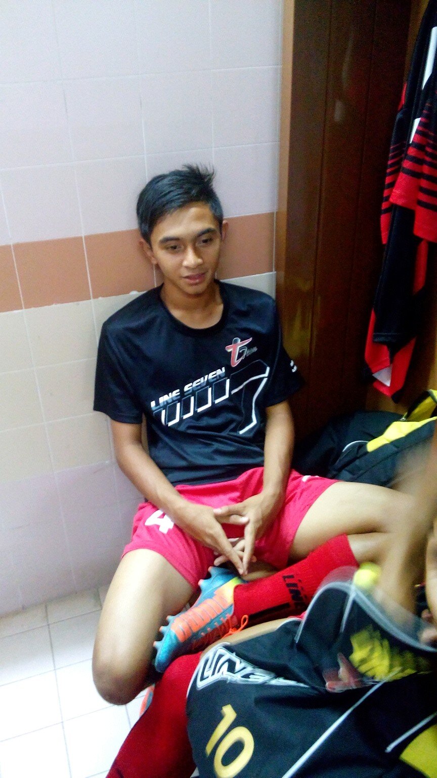 Nak kawan add lah saye...Naqib 18 tahun..Terengganu