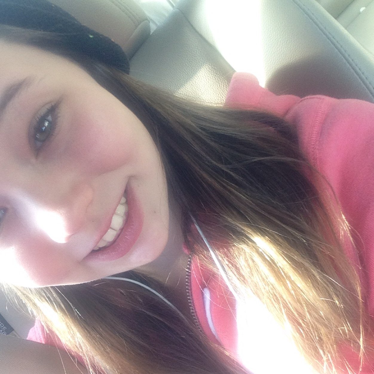 omqdropthebass's profile picture. I make YouTube videos. Subscribe. Retweeting and tweeting
Instagram: @omq_drop_the_bass
Facebook: @Sydney Szeman
YouTube: Sydney Szeman sydney.z@live.com