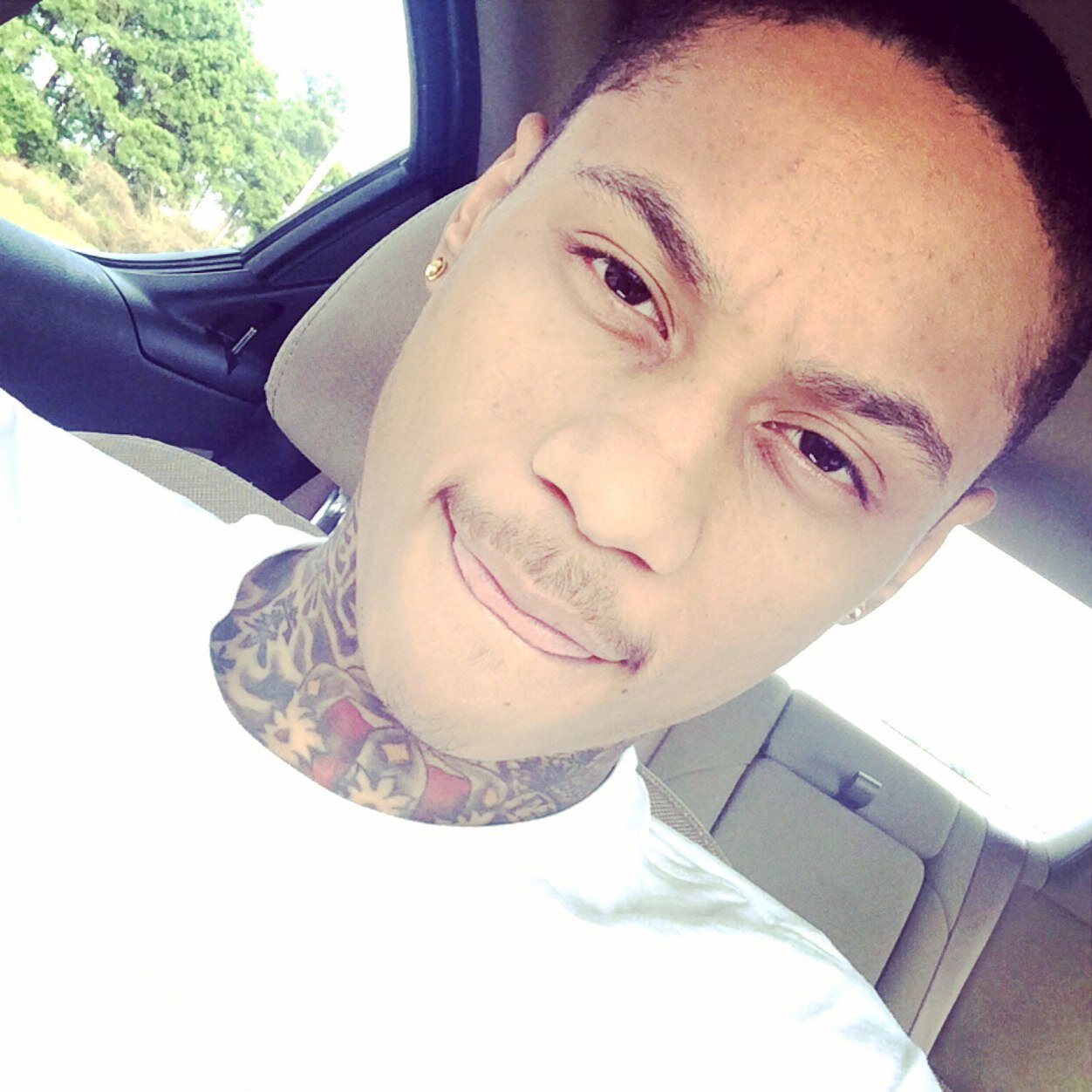 Halo 2 Sniper Legend! CoD SnD God! 21 | 6'1 | Born in Louisiana, raised in California!
