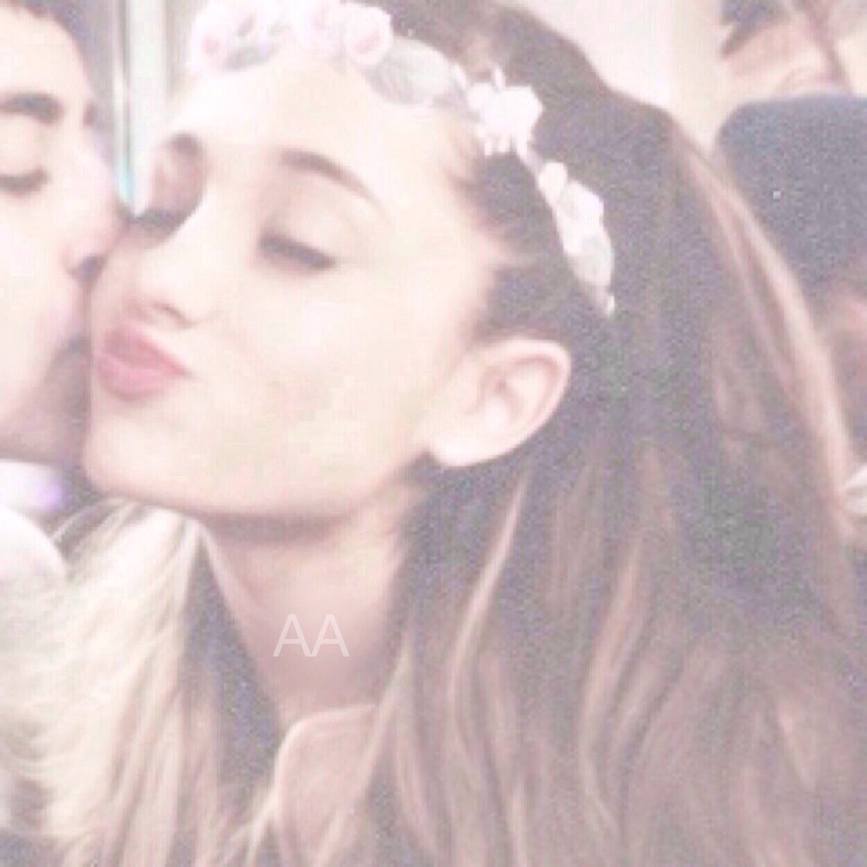 please follow my main account @RainbeauAri I'll follow back, just ask ♡