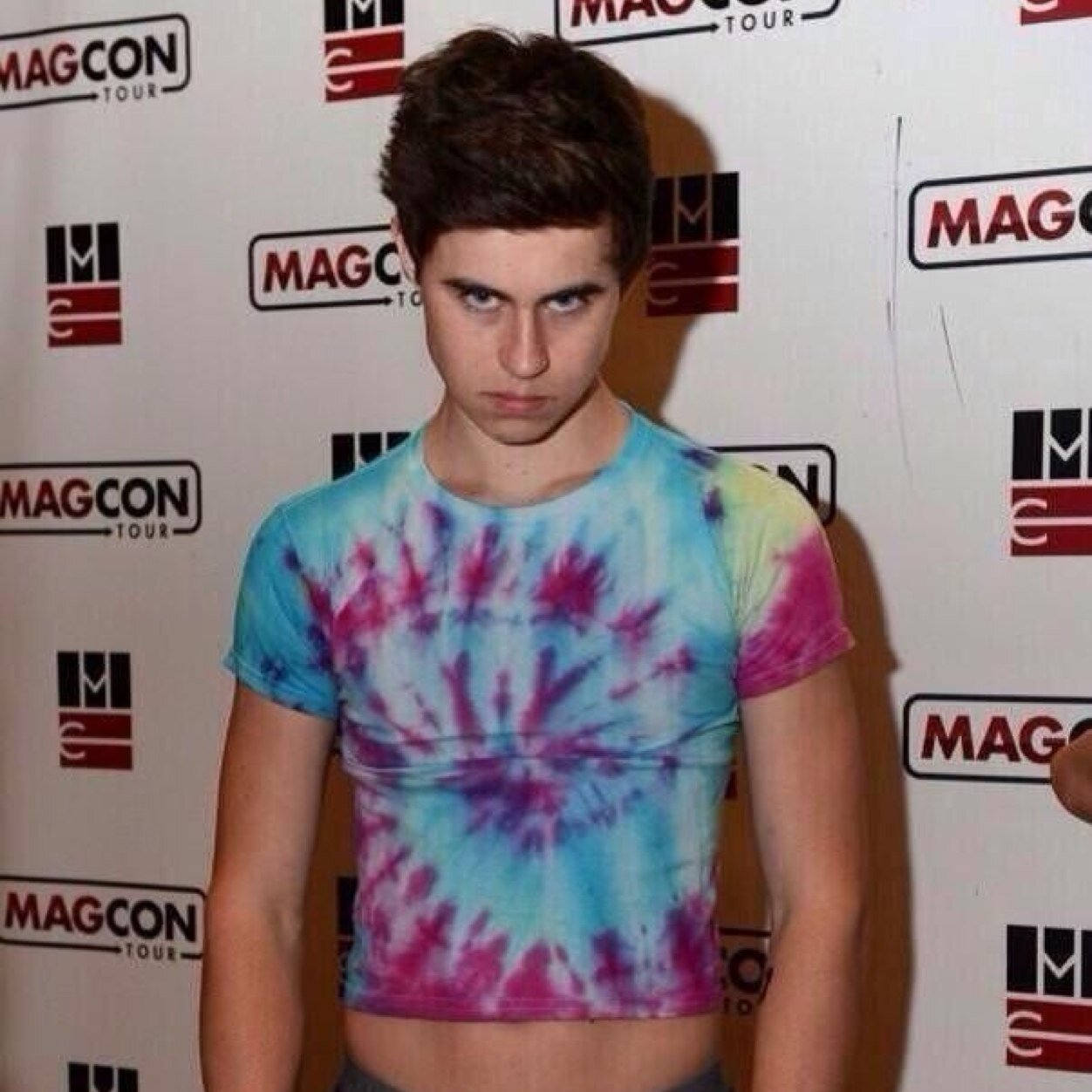 ¿ follow @frickingilinsky bc this acc is currently inactive :( thanks ?