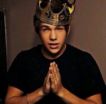 IF YOU AIN'T TALKIN AUSTIN MAHONE I AIN'T  LISTENING :P