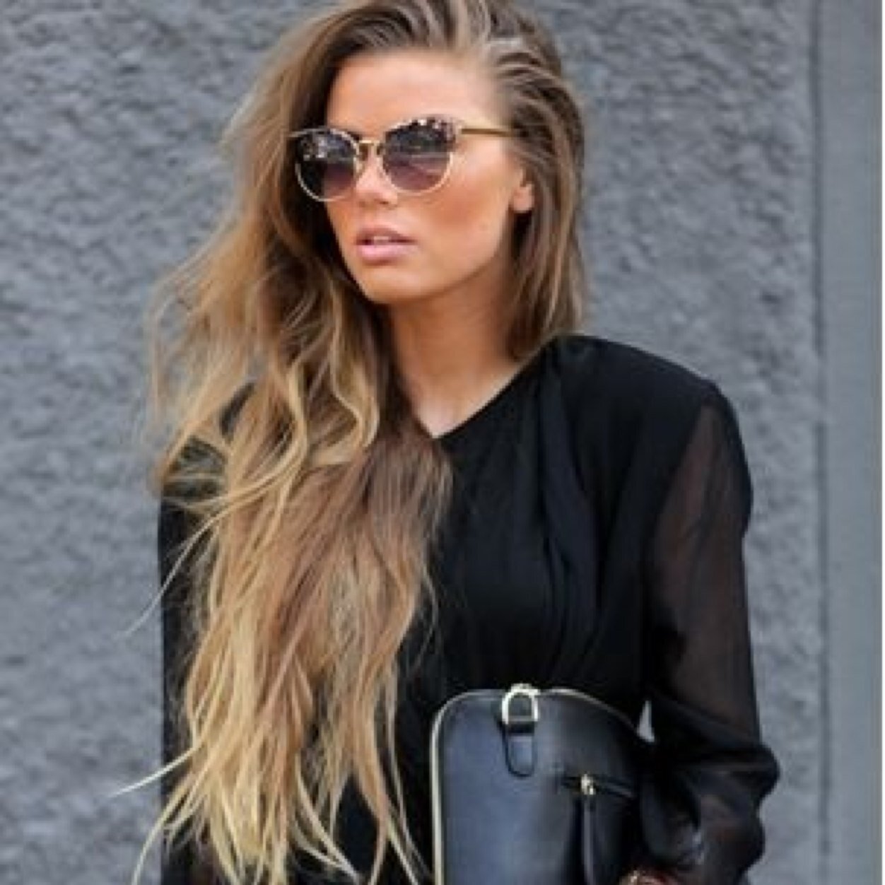 helenpyrz's profile picture. 