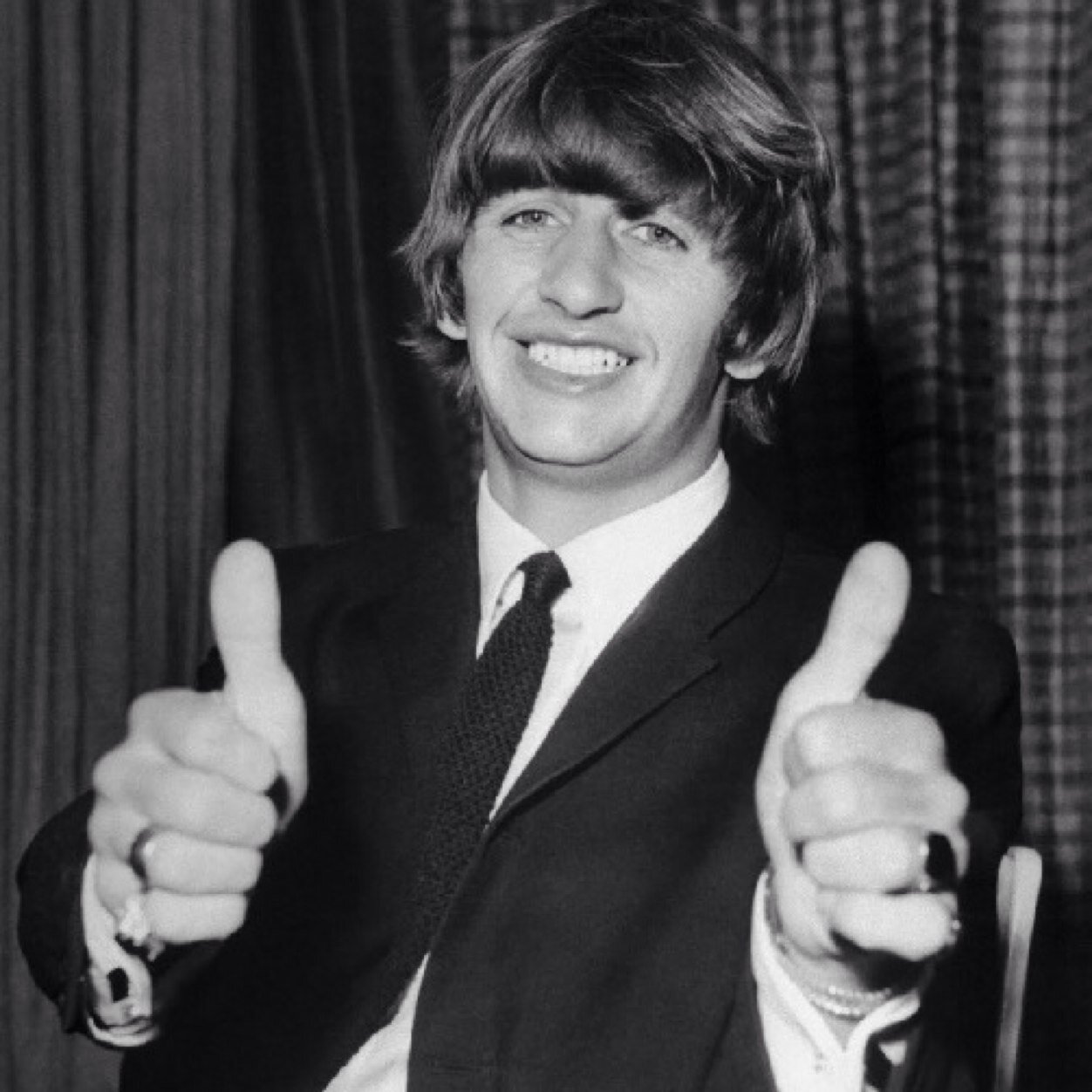 yeshedoess's profile picture. fã de uma banda que acabou décadas antes de eu nascer