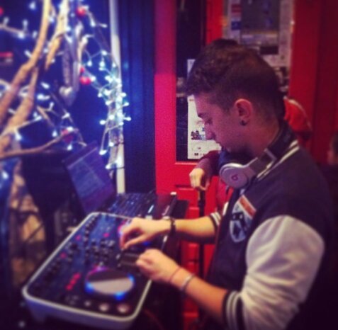 Contacto: middlefingerdj@gmail.com DJ de Guadalajara: Electro / Nu-disco / Deep House / EDM / Moombahton