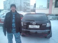 В детстве всегда рассматривал в чужих окнах, что идёт по телевизору, а потом бежал и пытался найти на своём ту же передачу или фильм.
