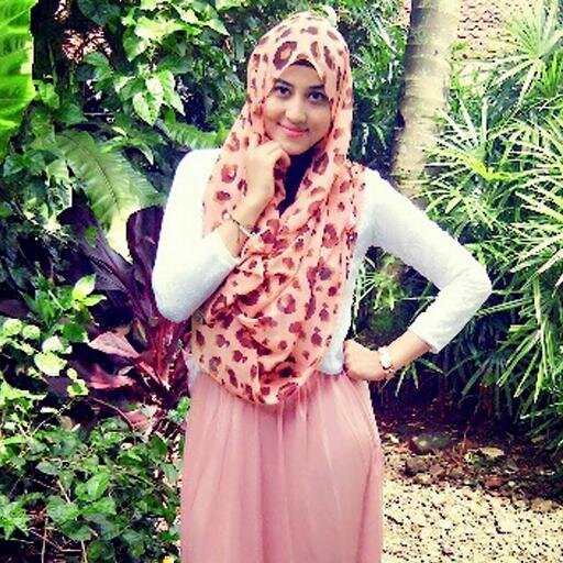 Wanita tangguh,penyuka tantangan,berani menghadapi resiko,dan pecinta kebenaran,dengan berserah diri kepada Allah