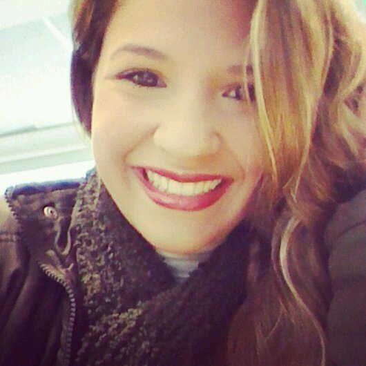 Joven luchadora, amiga, Madre, enamorada de la vida, sonriente y FELIZ