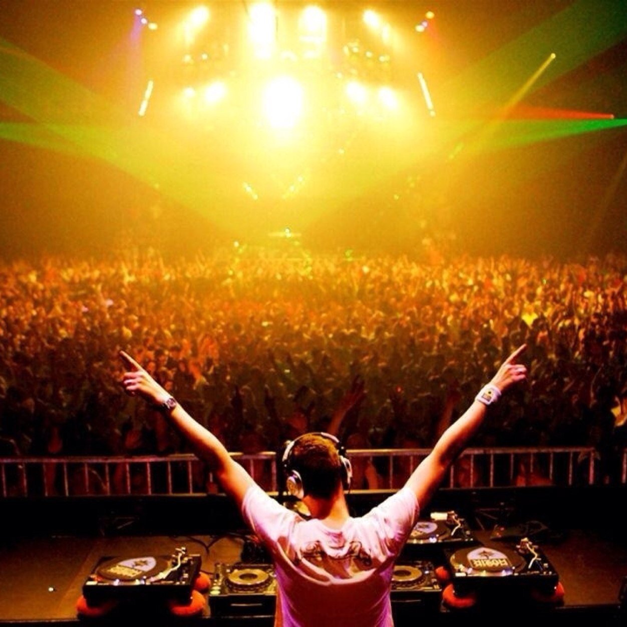 ..........Feel The music in the World......... MUSICA ELECTRONICA