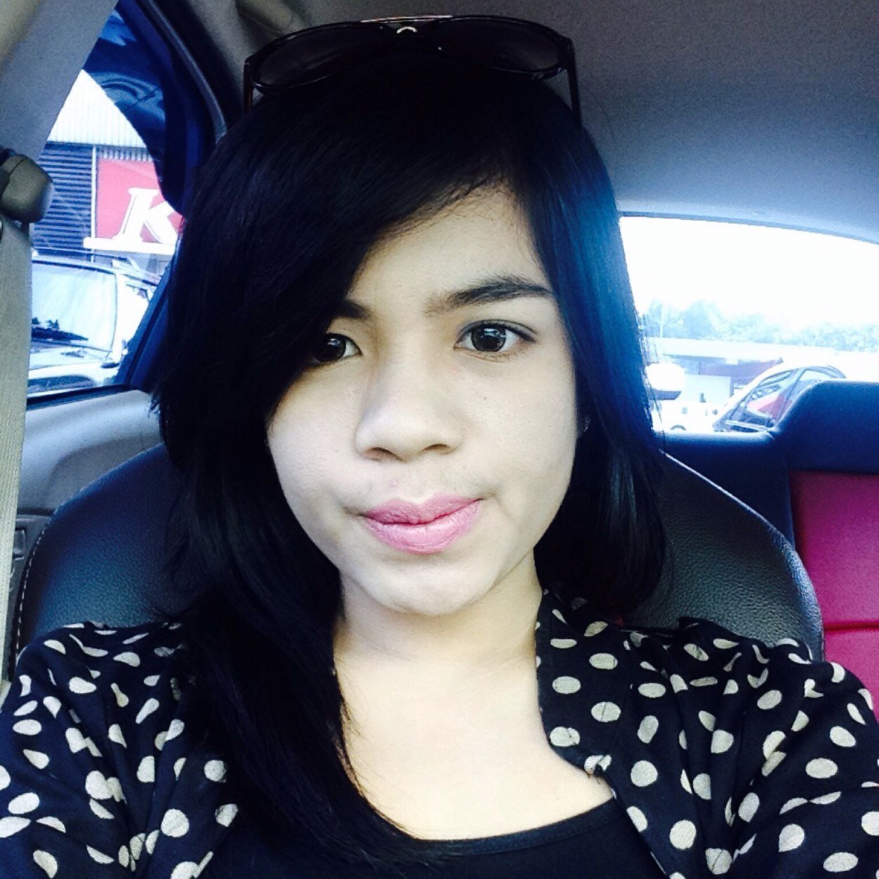 fionabahri's profile picture. Catch me on line, ig, path: fionabahri