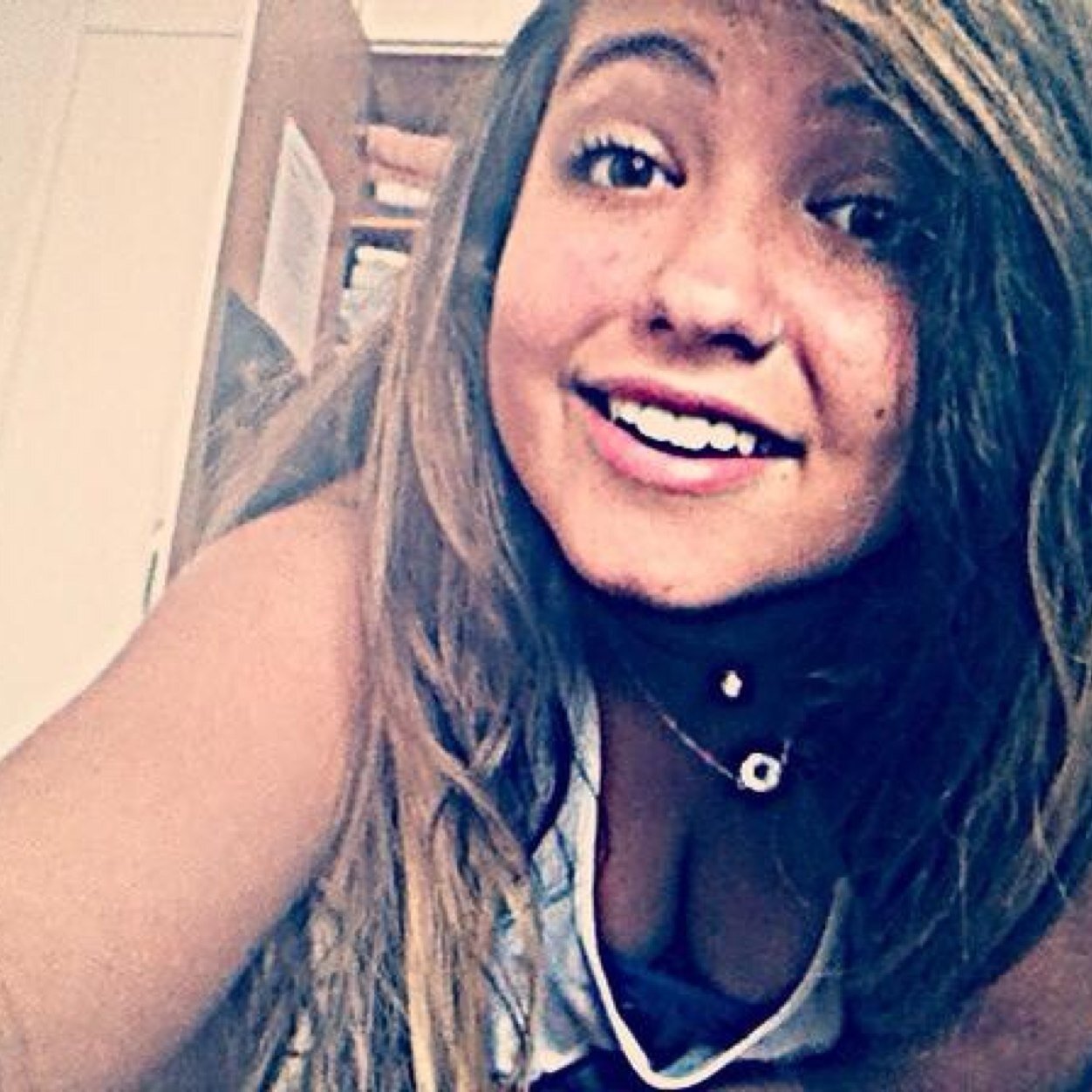 Menina sonhadora, Amo ver o céu, Viciada em rap, Louca por comida ...O resto você descobre seguindo. Insta: mahlacava ✌