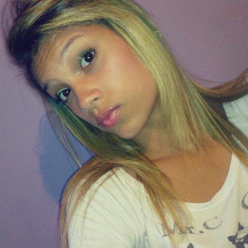 17 anos. Carioca. # # face: http://t.co/Nc7rYOnzwx.  Instagram: http://t.co/SoBNcAite3