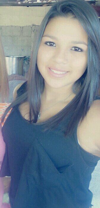 Me gusta jugar futbol, amo estar en la igle tambien me gusta hacer amistades ♡