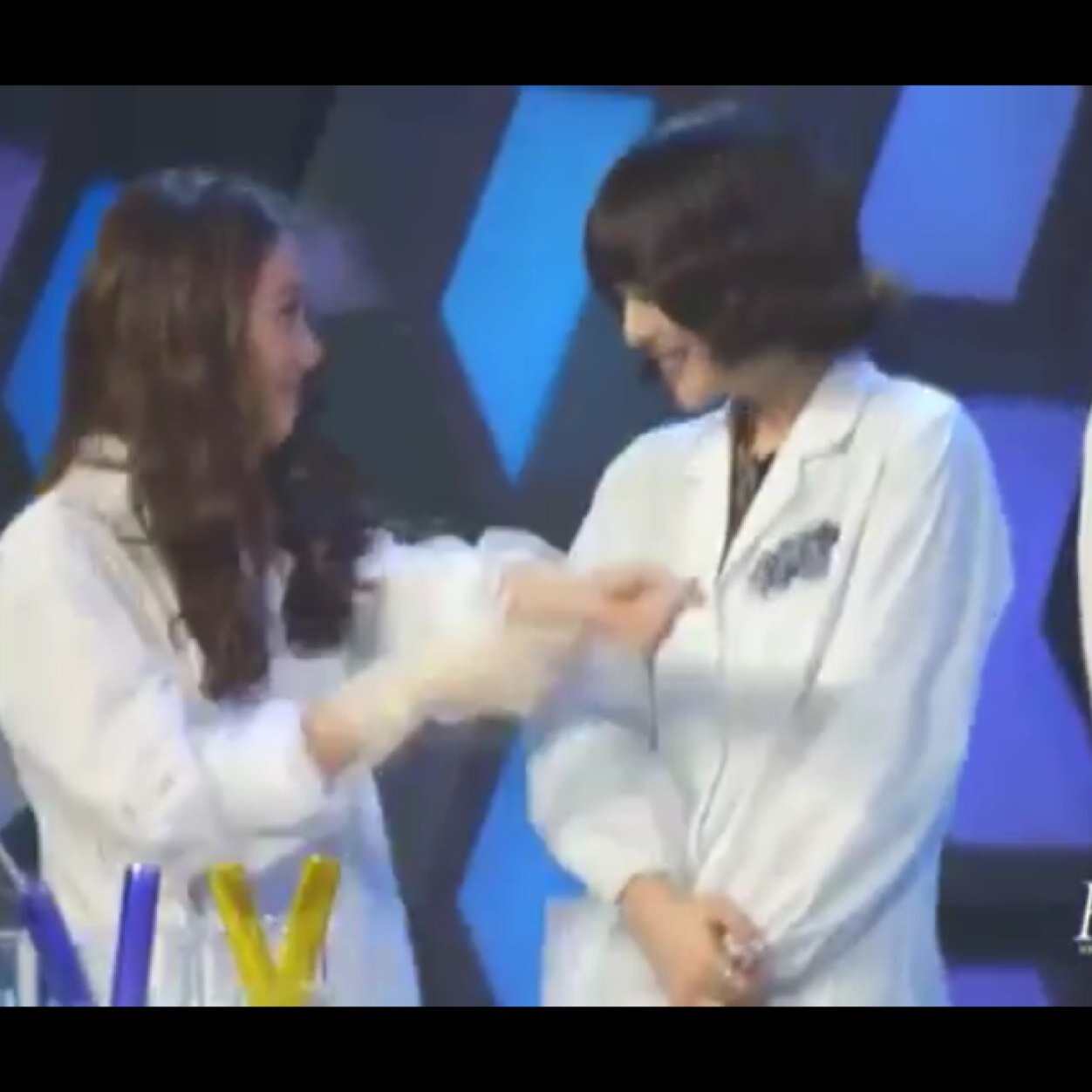 T-ARA & f(x) support :) I'm f(queen's) .. Bias : Jiyeon & JungLi shipper 3