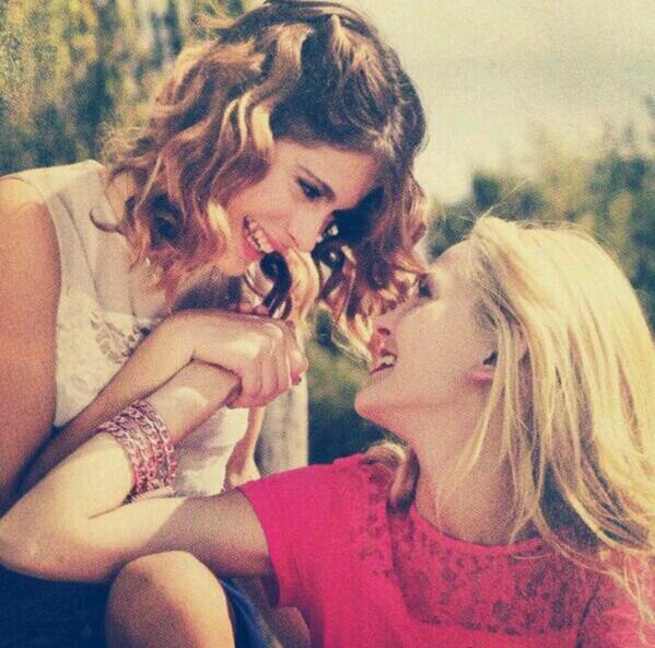 TiniyMechi__'s profile picture. @TiniStoessel @Mechilambre @JorgeBlancoG @lodocomello @facugambande  @diegomcea @AlbaRicoNavarro @kndmolfese @clarialonso_ @_ruggero @Xabiani   ❤❤❤