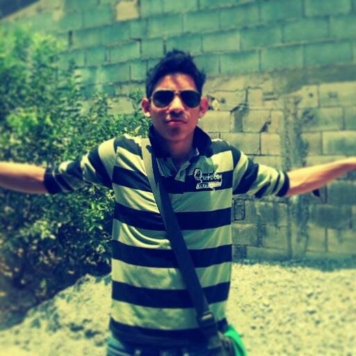 Escuchar Music Todo el dia!!  ♂╔═══╗ ♪ ║███║♫I M!S!k ♫ ║ (●) ... ♪ ╚═══╝ ♂#SiguemeYTeSigo ►Se quien me deja de Seguir 3:)◄ XD http://t.co/Eo5ZoXU8Ez