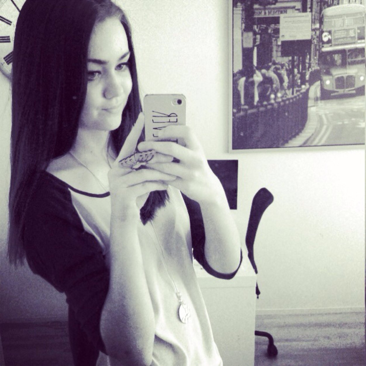 janika_fediv's profile picture. 