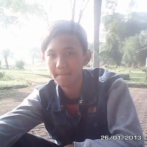 Nama:Fahmi Ramadhan
ttl:bandung,31-12-1998
sekolah:Darul falah cihampelas