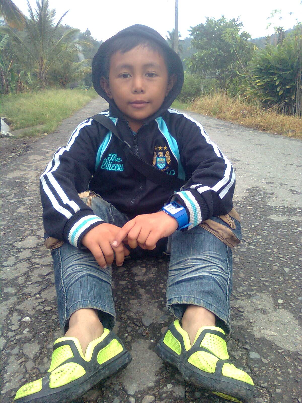☺Jika anda dilempar batu, maka balaslah dengan senyum dan bunga,♥namun pastikan potnya pun ikut. ☺☺☺