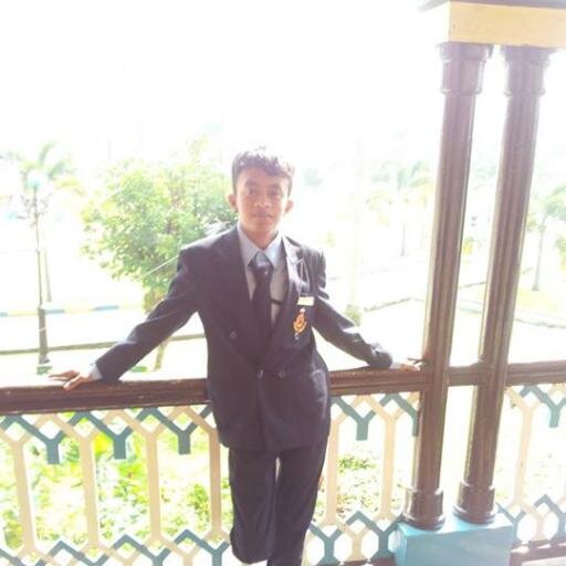 Medan,15 febuary 1995
i like playing foot ball,playing badminton,dance.