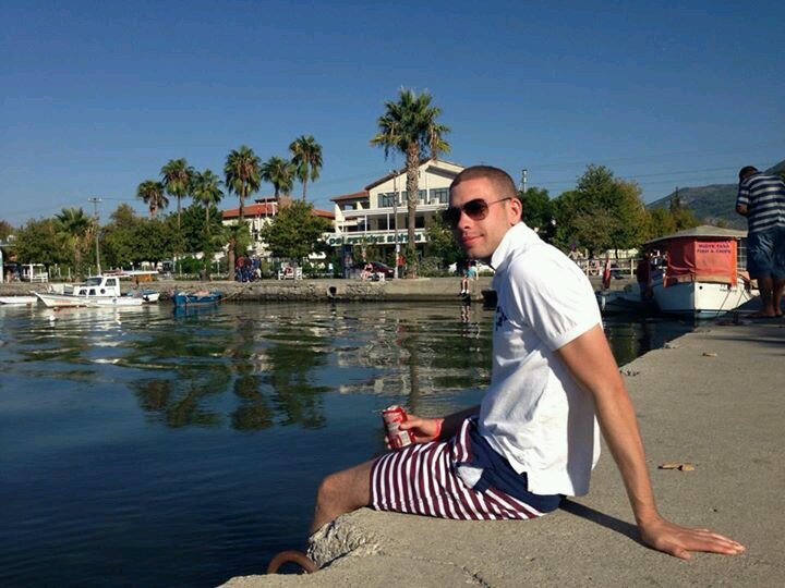 RaylRl's profile picture. 