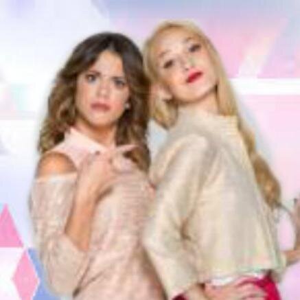 je suis une fan de la série VIOLETTA ses hiper bien mes moi je suis plus fan de .•°¤*(¯`★´¯)*¤°• mechi lambre.•°¤*(¯`★´¯)*¤°•