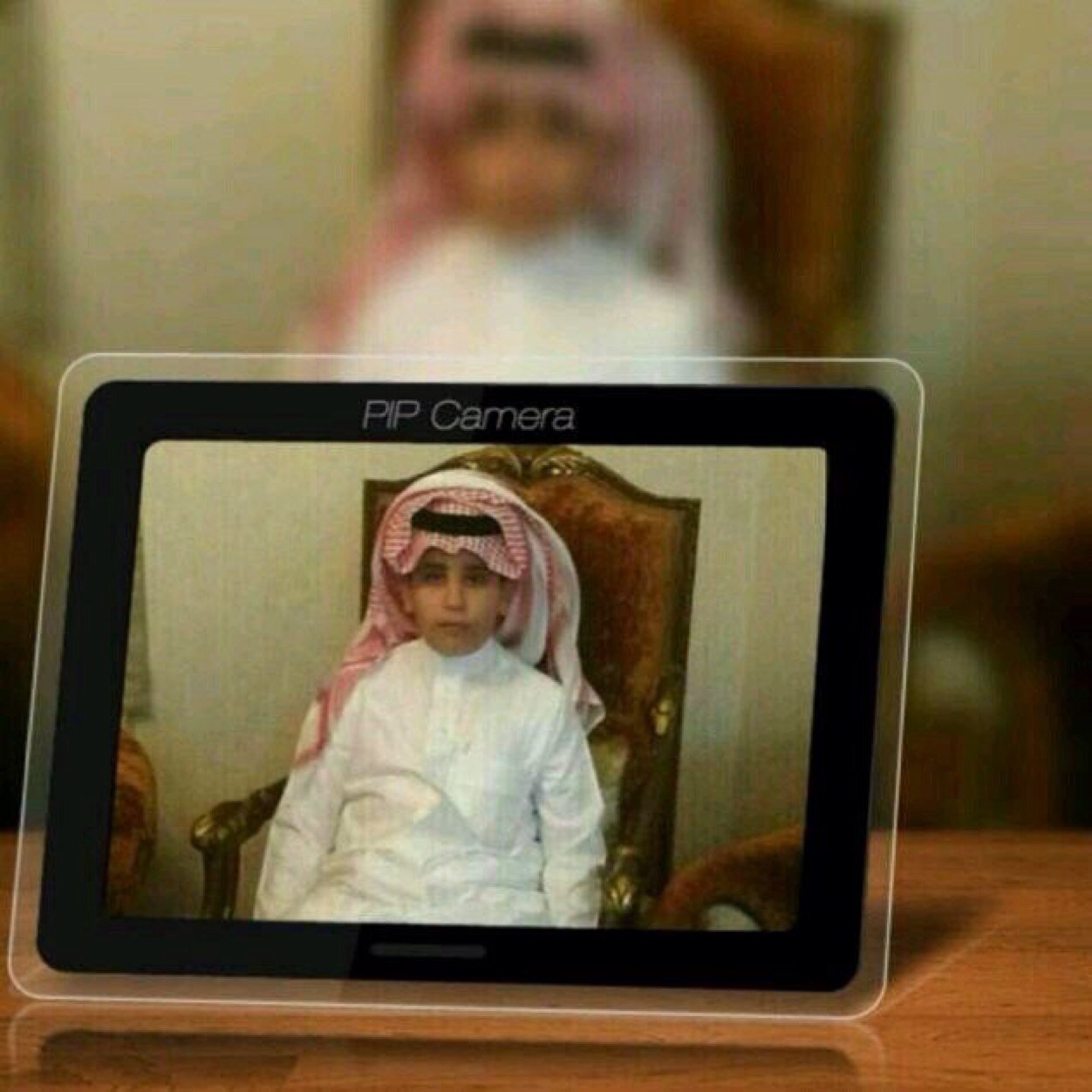 أن كــأنك خذيت العلم مـــٍن رأس دكتـــور. فـــأنا خذيت المــرجلة مــن رأس شايـــب جبووووب الساااري