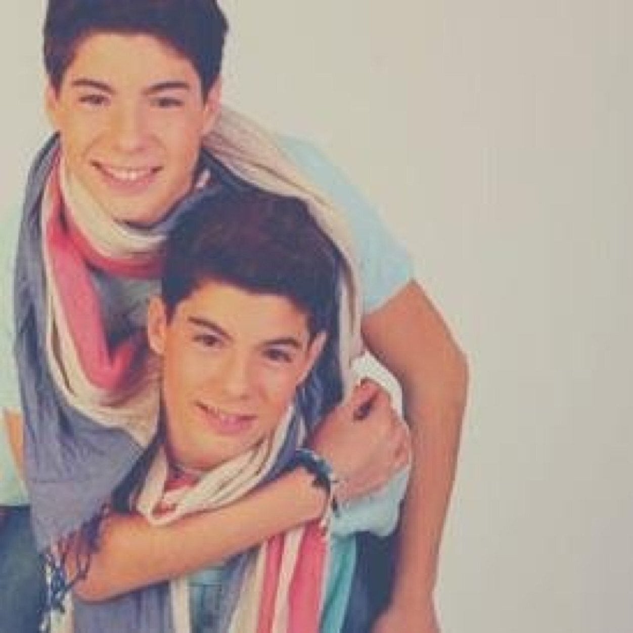 2CHICOS 1PERSONA, MIS NIÑOS @_jesus_OM @DanieloviedoM MI SUEÑO, SE CUMPLIO EL 23DEMAYO!! LOS HE CONOCIDO SON ESPECIALES ❤️ LO MEJOR ESTA POR VENIR