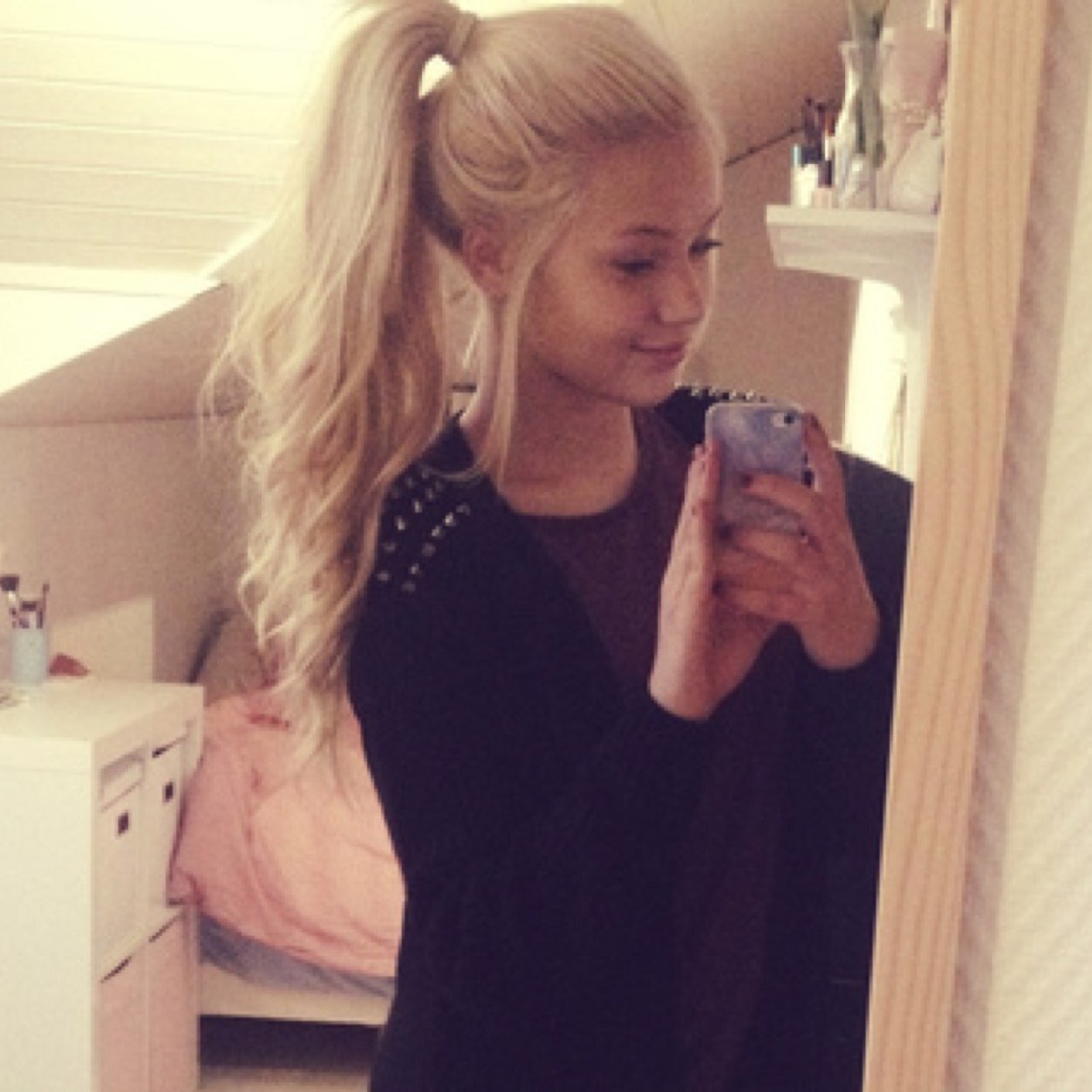 Tweet/photo's about a GIRLS life in 140 characters or less. Random Stuff. Was in beheer: @OhGirlTalkz 'Gehackt' door @MounirSays_ . Druk op de 'follow' knop ♡