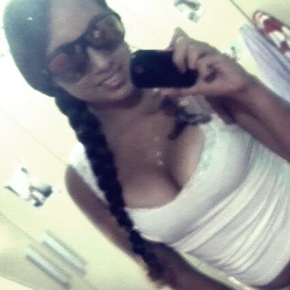 “Se eu falasse metade do que está preso dentro de mim, você choraria.” 
                Segue que sigo de volta ;)