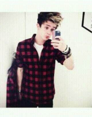 Hey you gotta a free follow so. plez follow @TwerkForCon ty ily