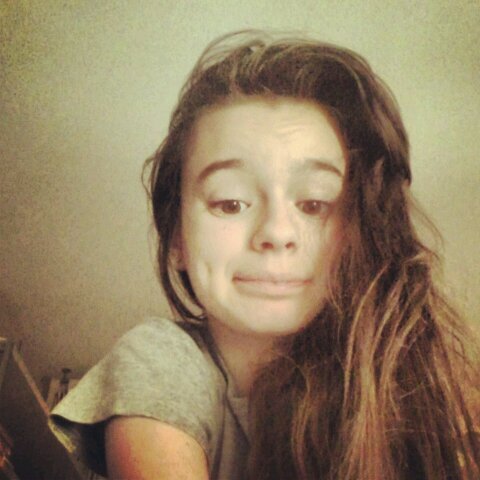 Je ne voulais pas tomber amoureuse car tout ce qui tombe se casse. LOUIS.ASHTON.BRADLEY.     5SOS.1D.THE VAMPS.  ♡
