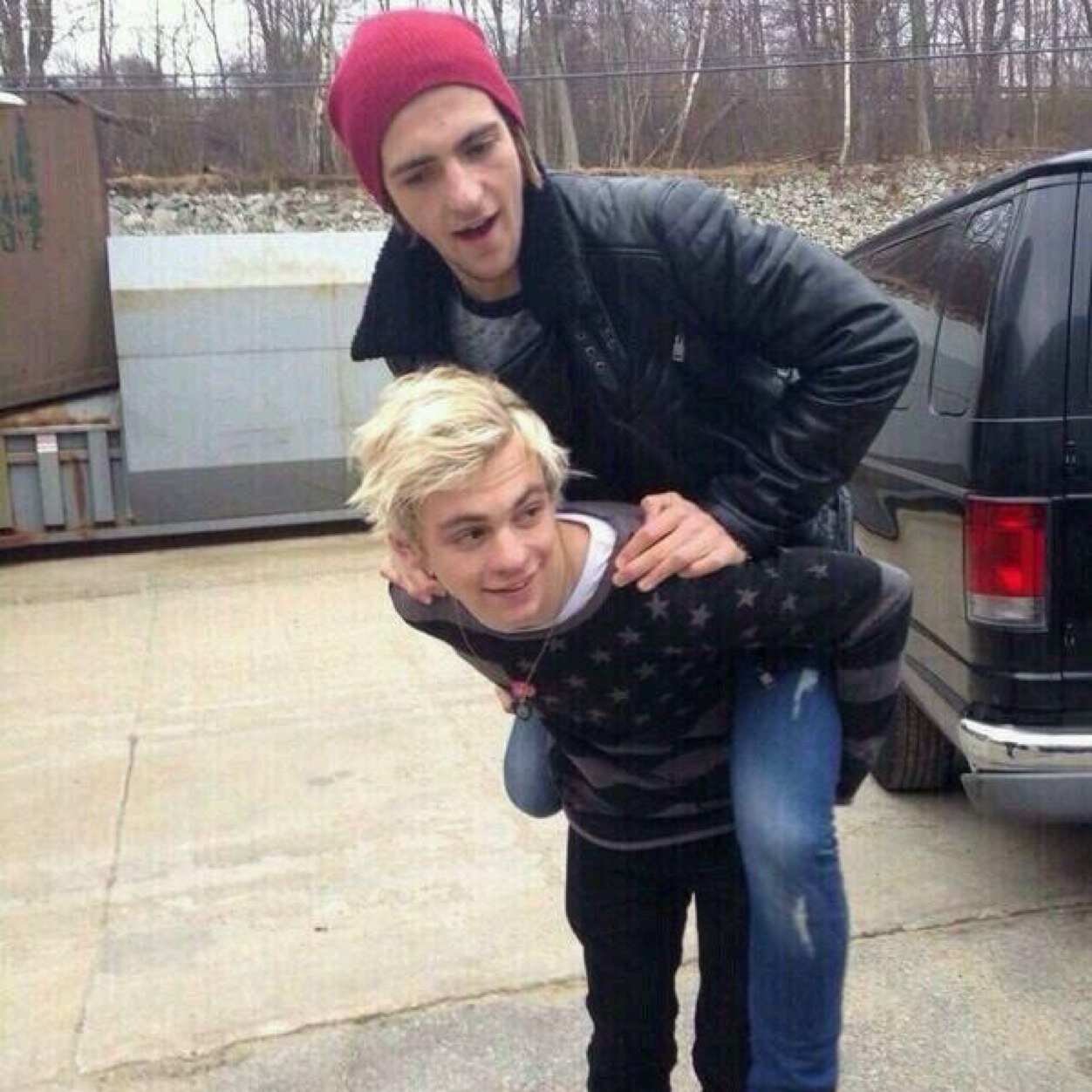 R5er to ∞ and beyond. | Name's Brandi. ✌| I'm on instagram - @rosscky_r5 ♡