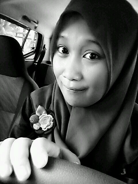 ianjanii's profile picture. Berada di dalam hubungan serius denganmu :)