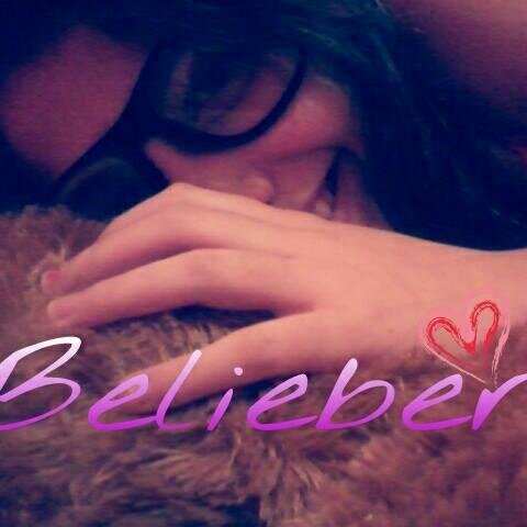 No se puede arreglar este corazon,entre el amor y yo,eres el comun denominador♪

PD: Amo a Justin y ser ℬℯℓιℯℬℯr fue lo mejor que me paso:3♥