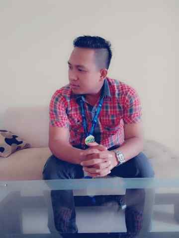 Kelahiran bandung, sekolah dijogja,,kuliah dijakarta, sekarang bekerja di group astra dan usaha rental Mobil dan usaha kuliner, this is me,,