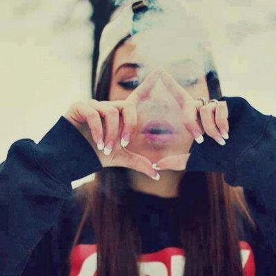 CursiologaES's profile picture. La belleza no es el tamaño de su cintura, o la marca de su ropa, es el aspecto de su sonrisa. ♡