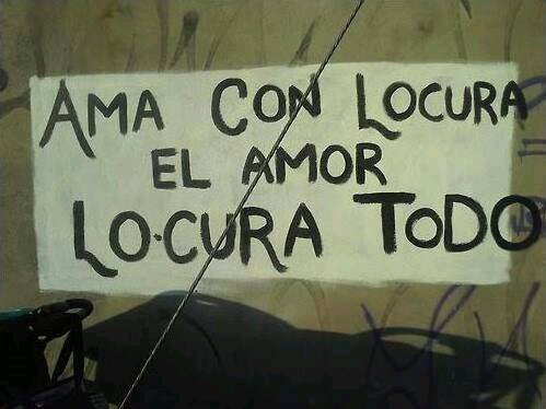 No todo el que se corta las venas es emo, y no todo el que sonrie es feliz.