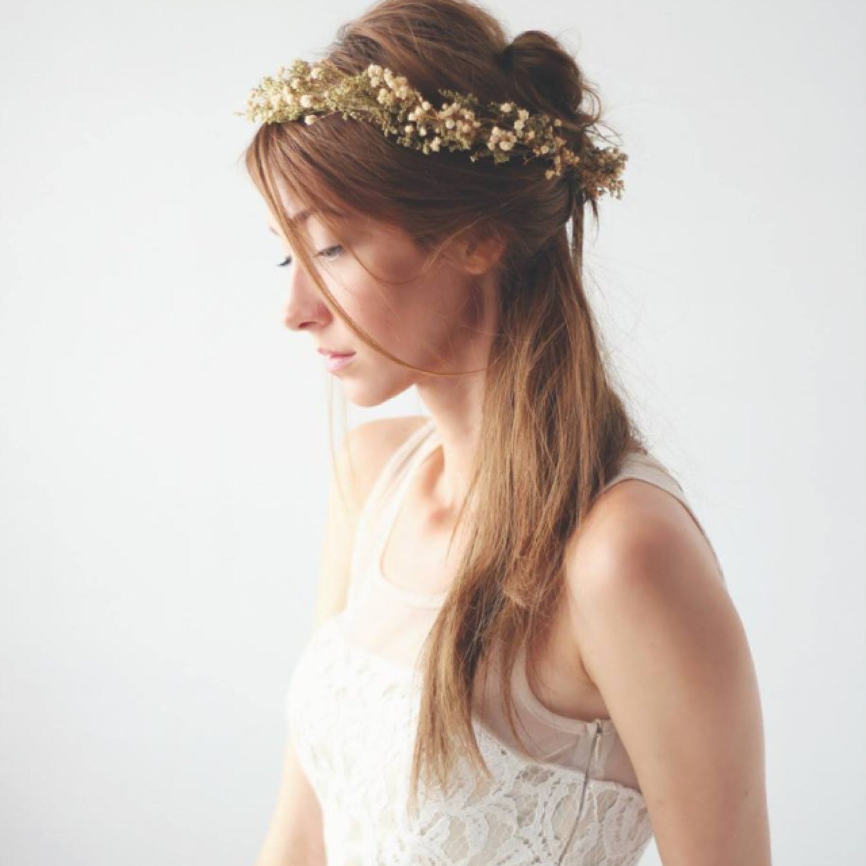 Crowns, Veils, Keepsake Bouquets, Boutonnieres and more! Handmade with love by @ambersteffe. Tweeting our products, trends, and styling tips.