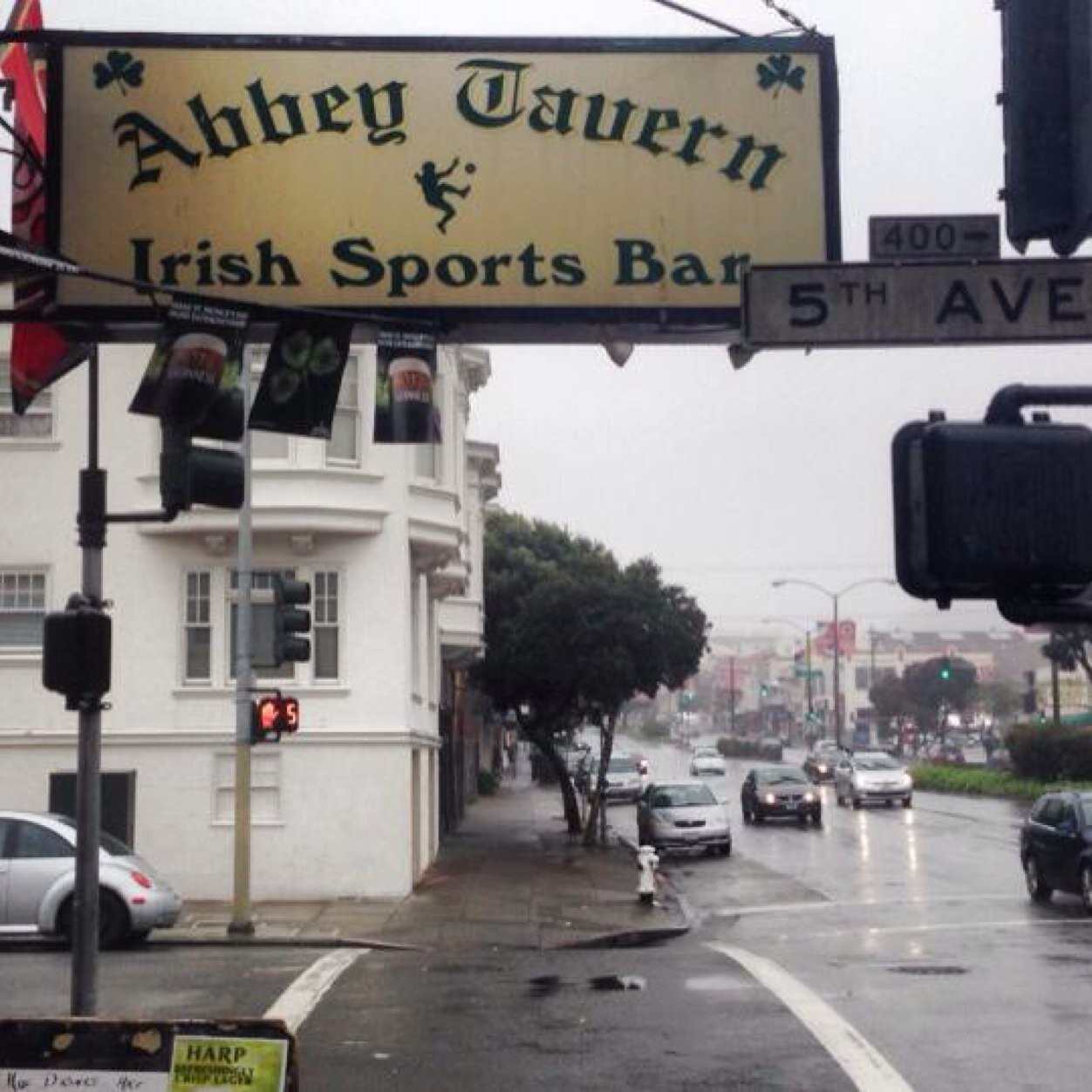 Longest Irish owned pub in SF. Famous for its coverage of sport, especially boxing and MMA.