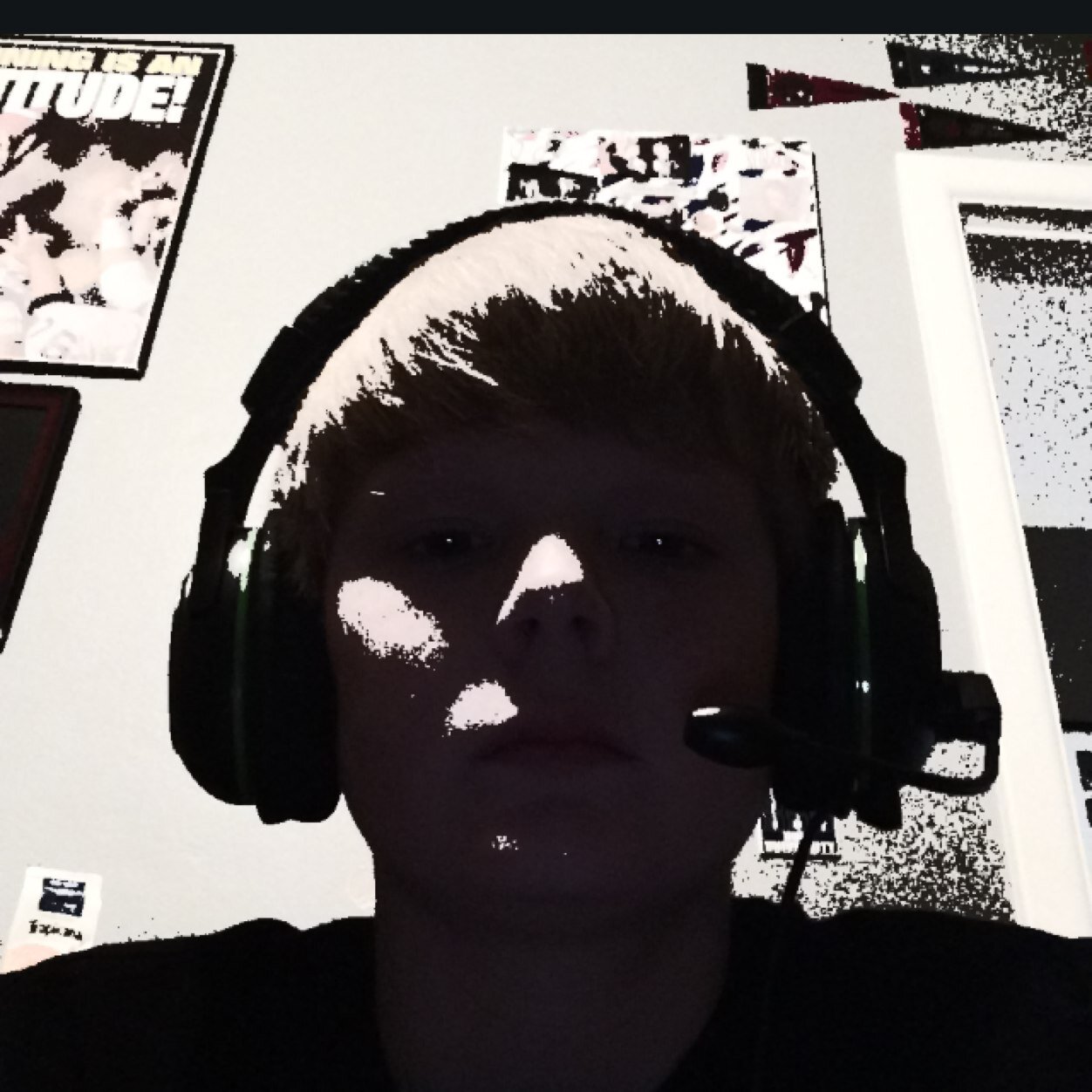 Trickshotter. Always looking for a clan. Xbox name is Vevo Zen message me if ypu want me and check out me and my friends youtube Vevo Zen and Vevo Zyon
