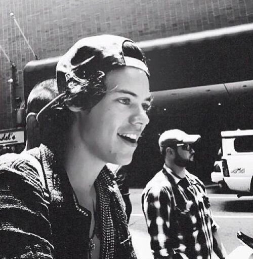 LoveHarryRandom's profile picture. Just a spare account because Twitter is being retarded and not letting me tweet. #Vote1DUK #KCA