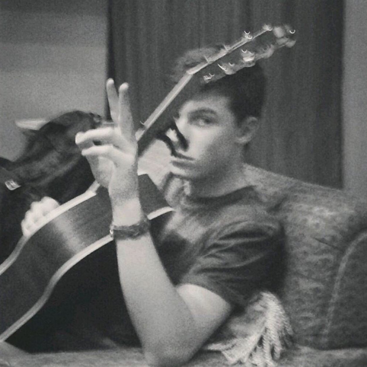 i know this is annoying but can you please follow my main acc @mightymendes please itd mean a lot thanks! ily