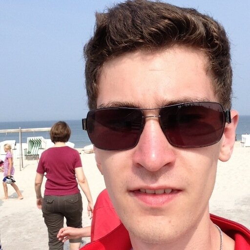 Spieleprinz's profile picture. 23 Jahre, Arbeitend, Dekoriert gerne, liebe Lampen und Einrichtung, in der Nähe von Nürnberg