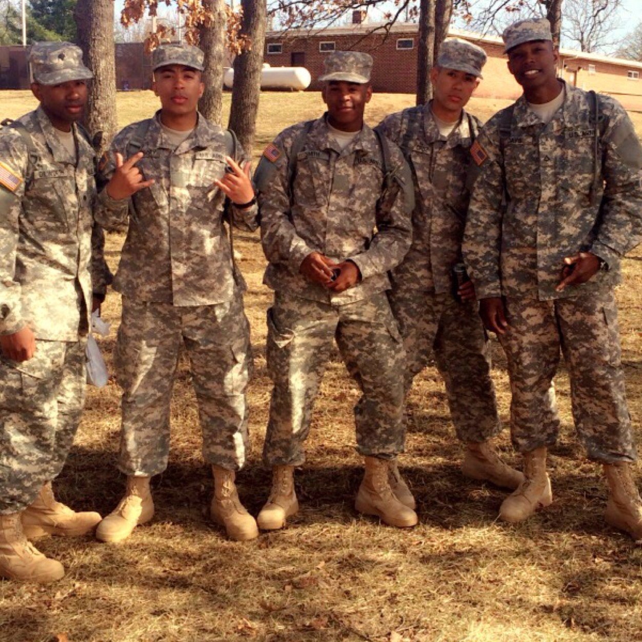 Dnt tell me yo problems,, shit i got my own 2 worry about.../G\ #ARMYSTRONG #OLEMISS #LAKERS #BRONCOS