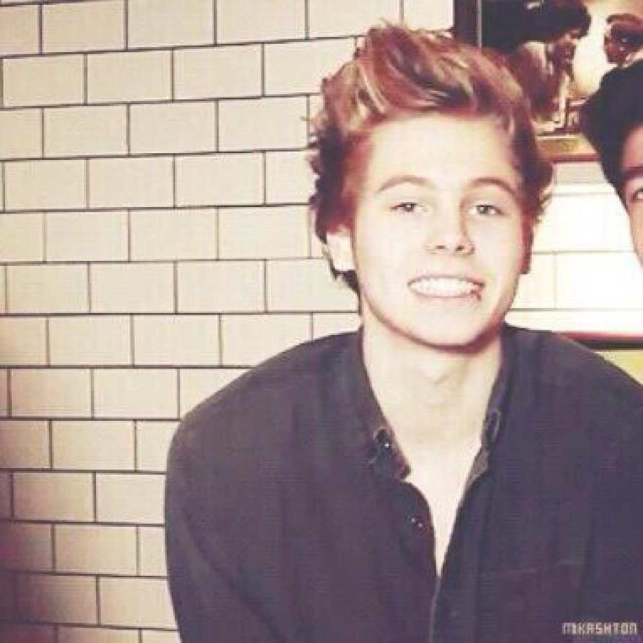 criesforlashtxn's profile picture. Follow @calcumclifford bc youre rad, and shes rad, be rad together ask for a fback!