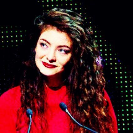 Si eres amable conmigo, yo lo seré contigo. | Lorde fan, Directioner.